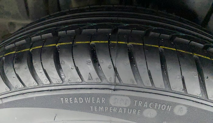 2019 Maruti XL6 ALPHA MT, Petrol, Manual, 87,369 km, Right Rear Tyre Tread