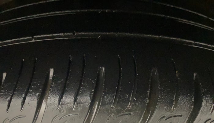 2021 KIA SONET HTX 1.5 AT, Diesel, Automatic, 65,145 km, Left Front Tyre Tread