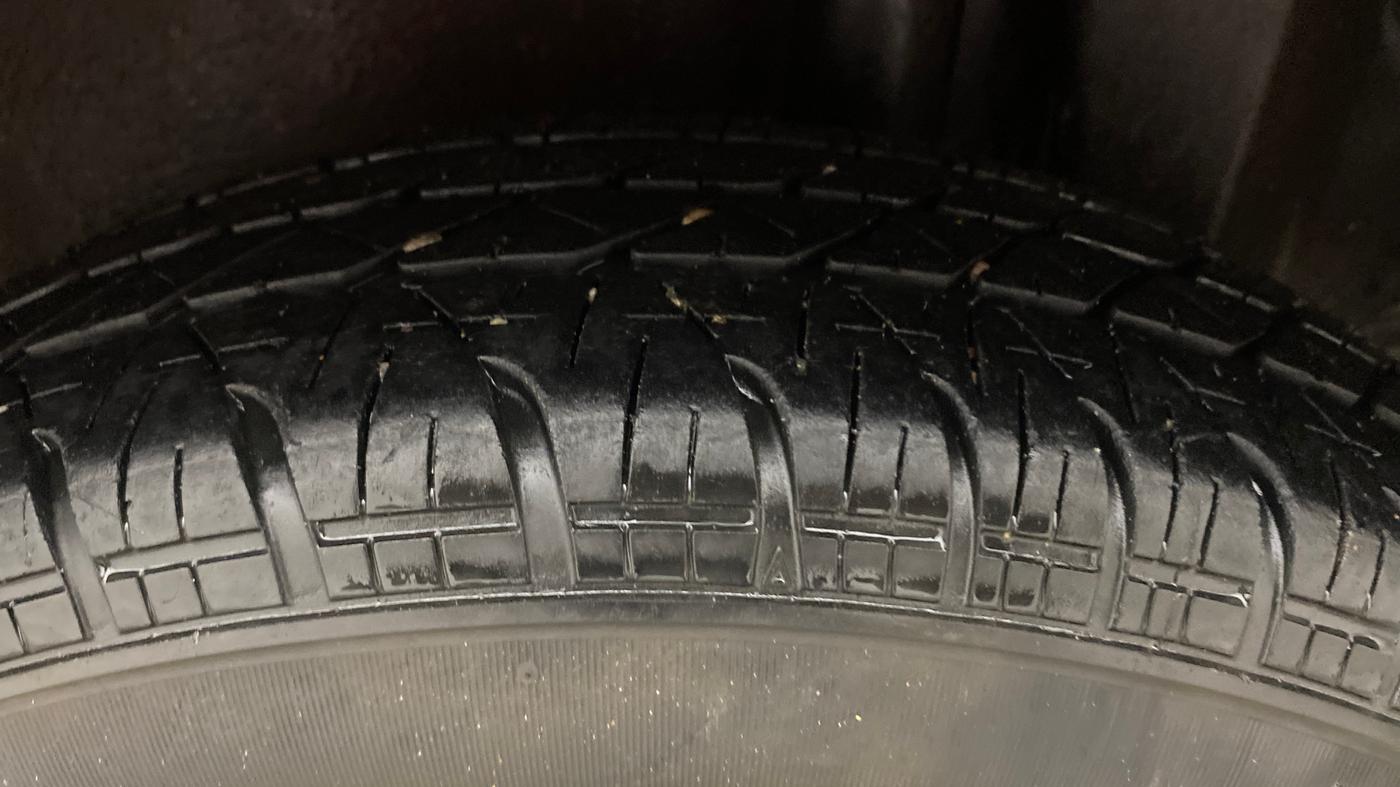 2015 Maruti Ritz VXI, Petrol, Manual, 1,00,554 km, Left Rear Tyre Tread