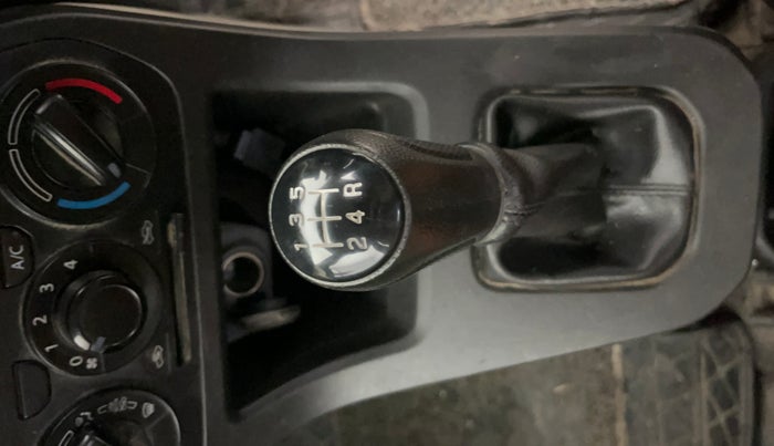 2019 Maruti New Wagon-R VXI 1.2, CNG, Manual, 67,887 km, Gear Lever