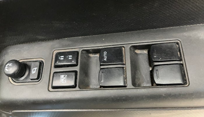 2019 Maruti New Wagon-R VXI 1.2, CNG, Manual, 67,887 km, Driver Side Door Panels Control