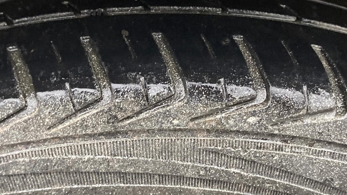 2017 Maruti Wagon R 1.0 VXI AMT, Petrol, Automatic, 1,01,283 km, Right Rear Tyre Tread