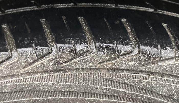 2017 Maruti Wagon R 1.0 VXI AMT, Petrol, Automatic, 1,01,283 km, Right Rear Tyre Tread