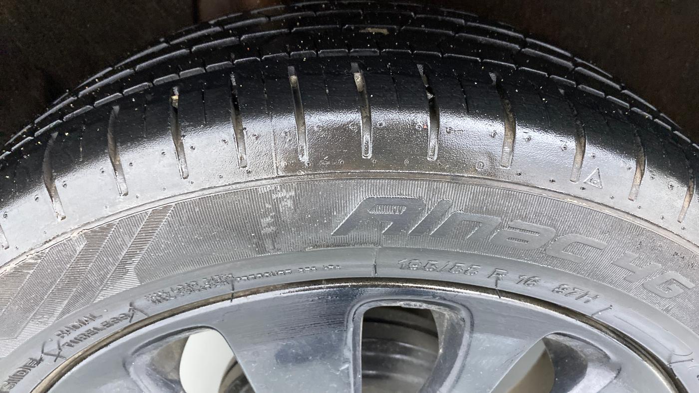 2017 Maruti Baleno ZETA 1.2 K12 AMT, Petrol, Automatic, 15,037 km, Right Rear Tyre Tread