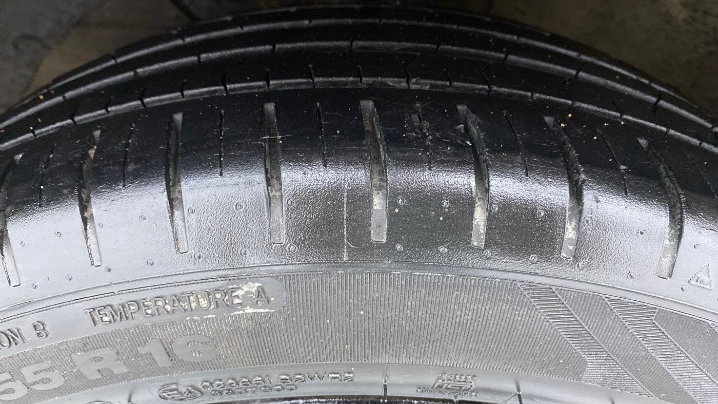 2017 Maruti Baleno ZETA 1.2 K12 AMT, Petrol, Automatic, 15,037 km, Left Front Tyre Tread