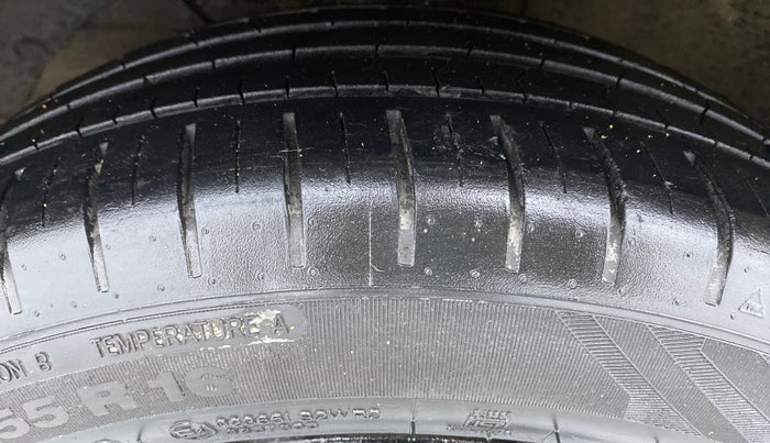 2017 Maruti Baleno ZETA 1.2 K12 AMT, Petrol, Automatic, 15,037 km, Left Front Tyre Tread