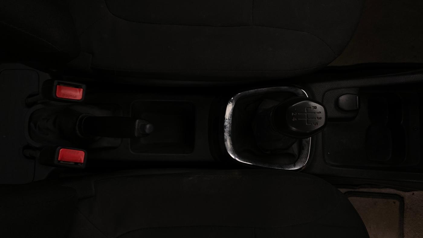 2017 Renault Kwid RXT 0.8, Petrol, Manual, 16,286 km, Gear Lever
