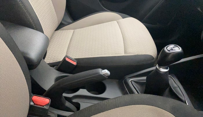 2017 Hyundai Elite i20 ASTA 1.2 (O), Petrol, Manual, 31,399 km, Gear Lever