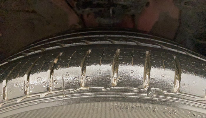 2017 Hyundai Elite i20 ASTA 1.2 (O), Petrol, Manual, 31,399 km, Right Front Tyre Tread