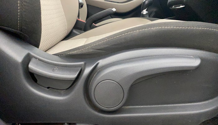 2017 Hyundai Elite i20 ASTA 1.2 (O), Petrol, Manual, 31,399 km, Driver Side Adjustment Panel
