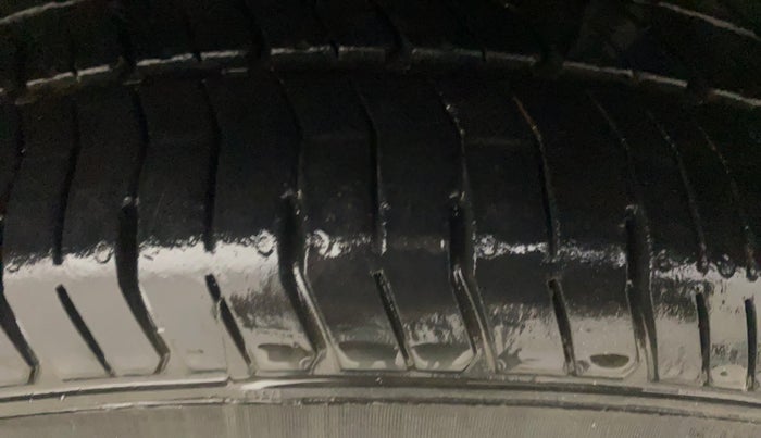 2016 Nissan Sunny XL, Petrol, Manual, 65,869 km, Right Front Tyre Tread