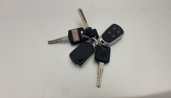 2016 Nissan Sunny XL, Petrol, Manual, 65,869 km, Key Close Up