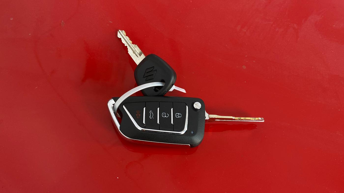 2023 Maruti Swift LXI, Petrol, Manual, 37,663 km, Key Close Up