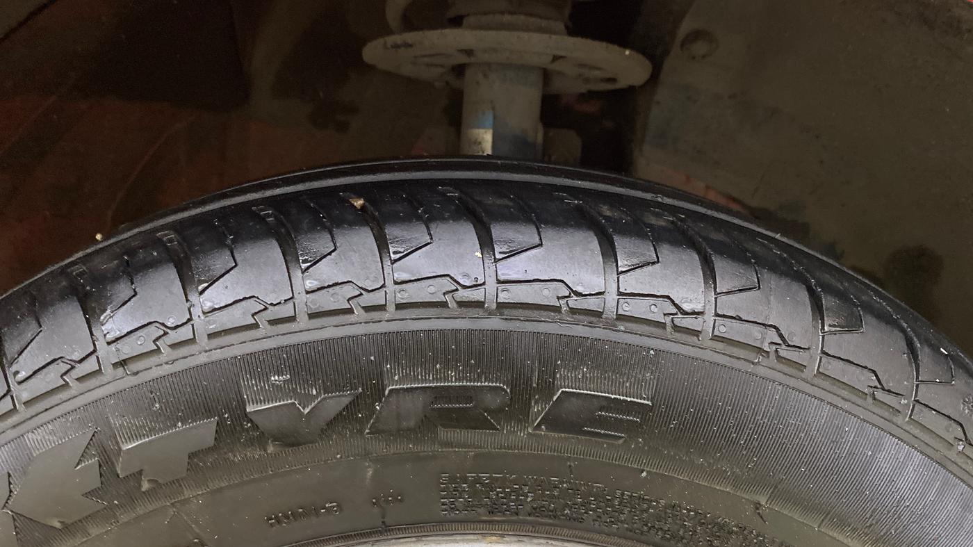 2023 Maruti Swift LXI, Petrol, Manual, 37,663 km, Right Front Tyre Tread
