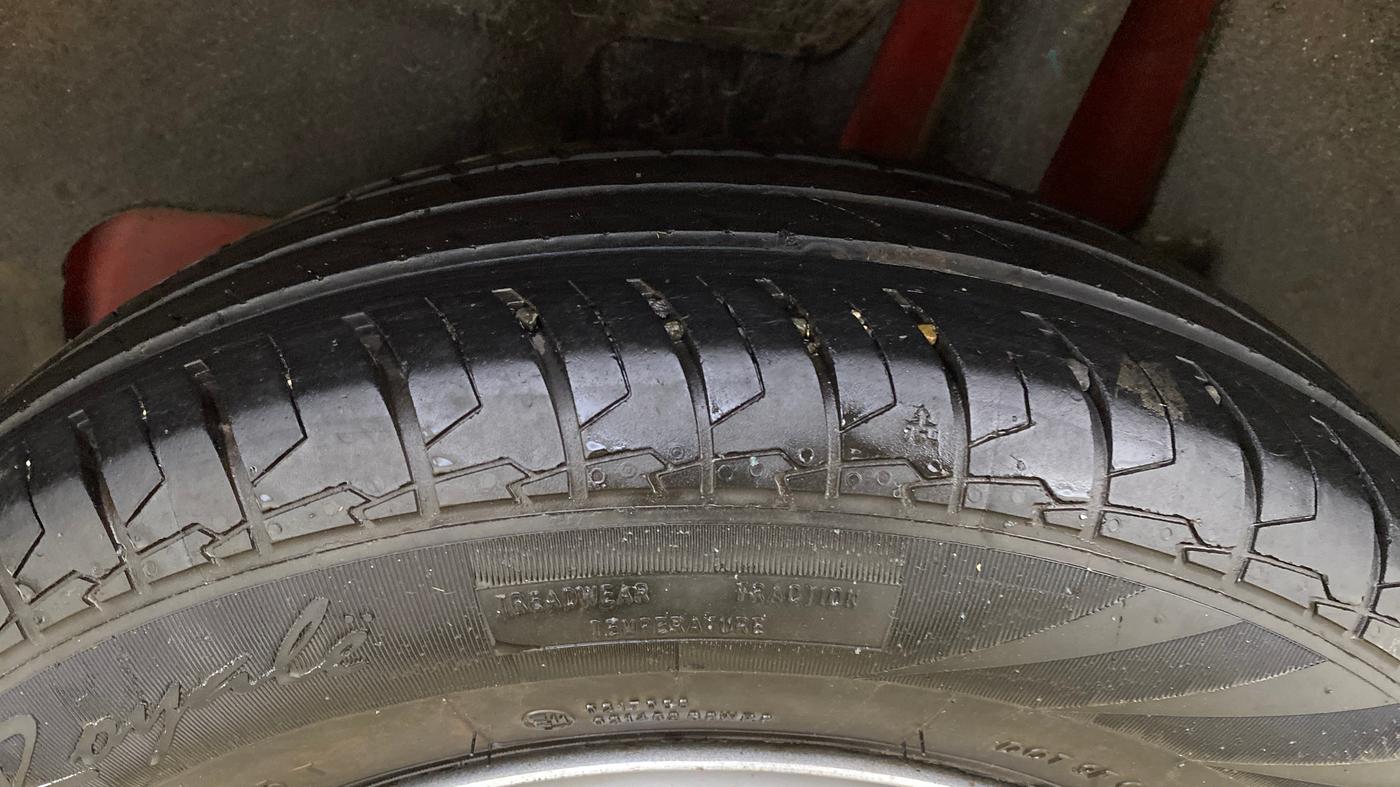 2023 Maruti Swift LXI, Petrol, Manual, 37,663 km, Left Rear Tyre Tread