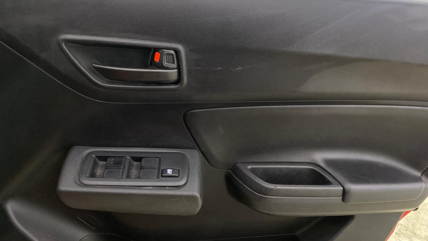 2023 Maruti Swift LXI, Petrol, Manual, 37,663 km, Driver Side Door Panels Control
