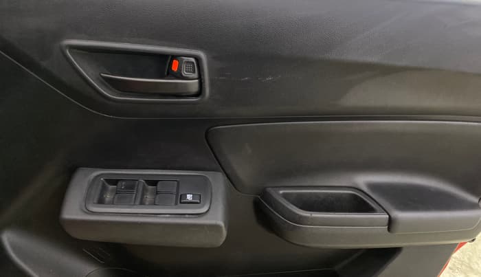 2023 Maruti Swift LXI, Petrol, Manual, 37,663 km, Driver Side Door Panels Control