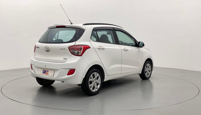 2016 Hyundai Grand i10 SPORTZ 1.2 KAPPA VTVT, Petrol, Manual, 8,768 km, Right Back Diagonal