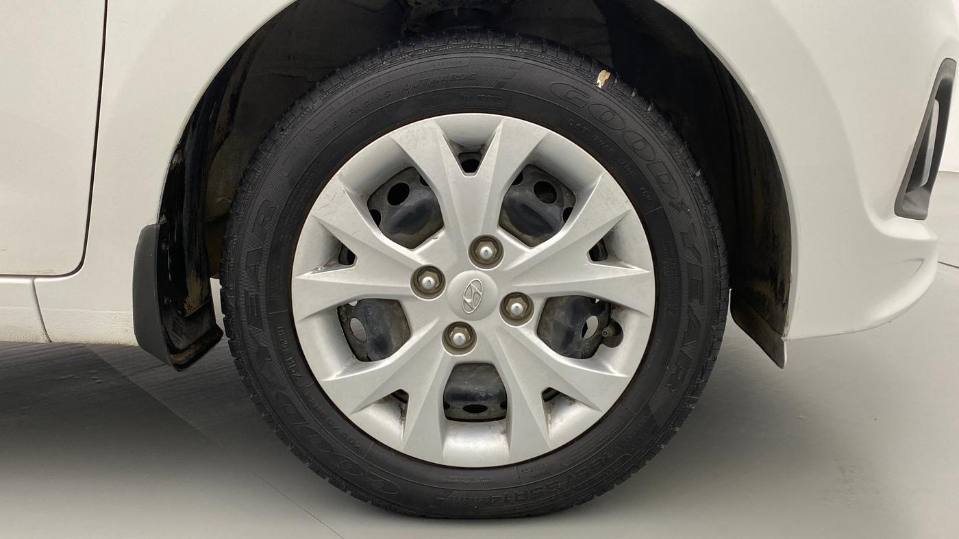 2016 Hyundai Grand i10 SPORTZ 1.2 KAPPA VTVT, Petrol, Manual, 8,768 km, Right Front Wheel