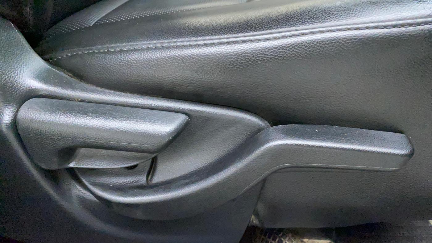 2018 Honda BR-V 1.5L I-VTEC V CVT, Petrol, Automatic, 84,334 km, Driver Side Adjustment Panel