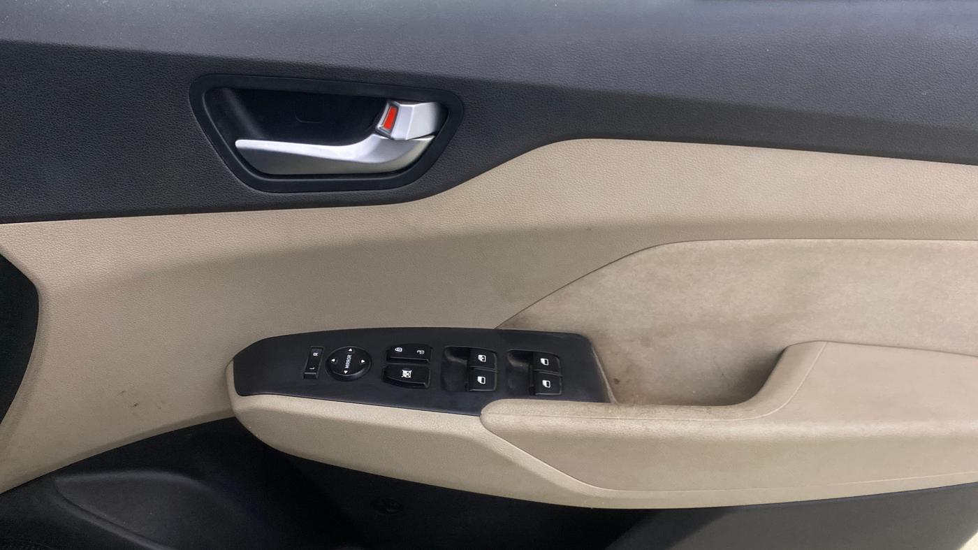 2019 Hyundai Verna 1.4 EX PETROL, Petrol, Manual, 51,218 km, Driver Side Door Panels Control