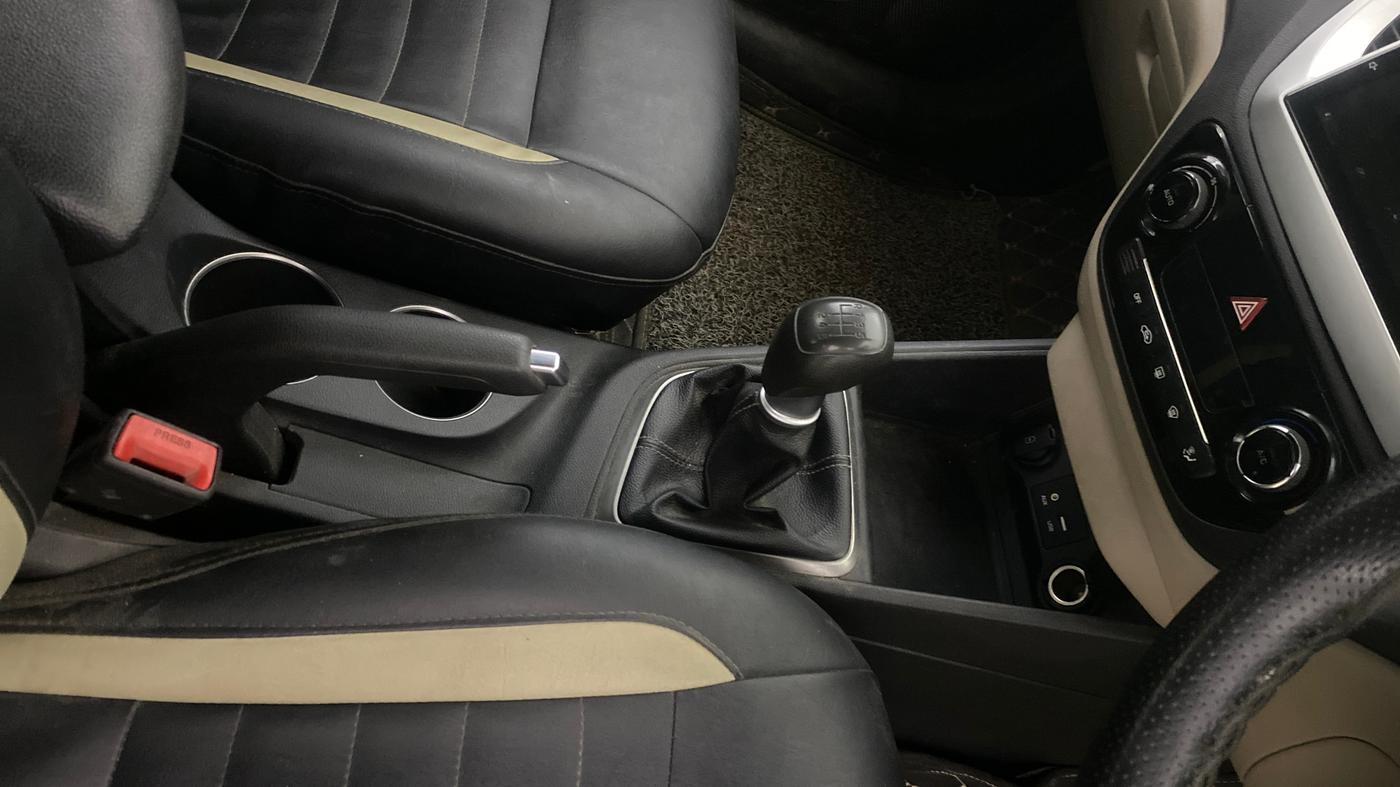 2019 Hyundai Verna 1.4 EX PETROL, Petrol, Manual, 51,218 km, Gear Lever