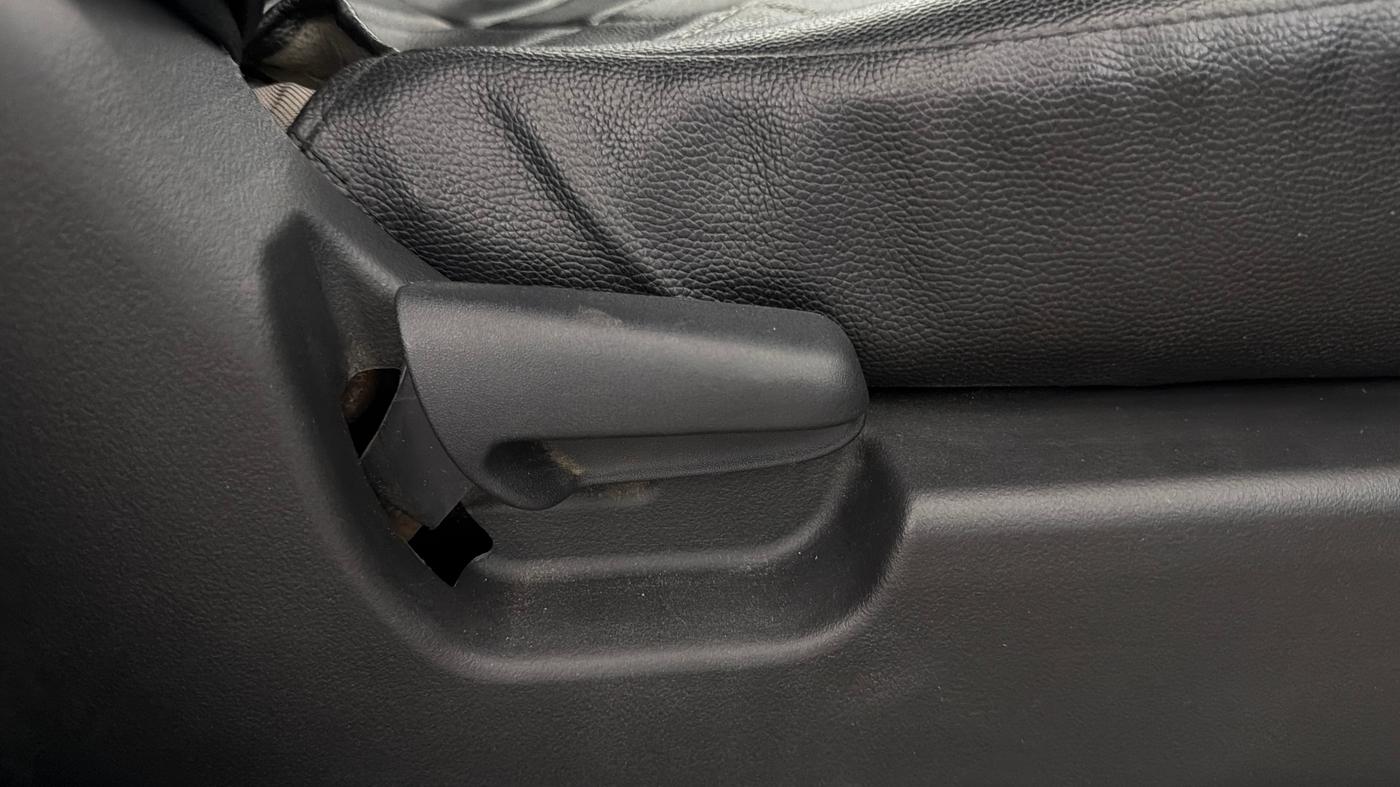 2014 Maruti Wagon R 1.0 VXI, Petrol, Manual, 26,237 km, Driver Side Adjustment Panel