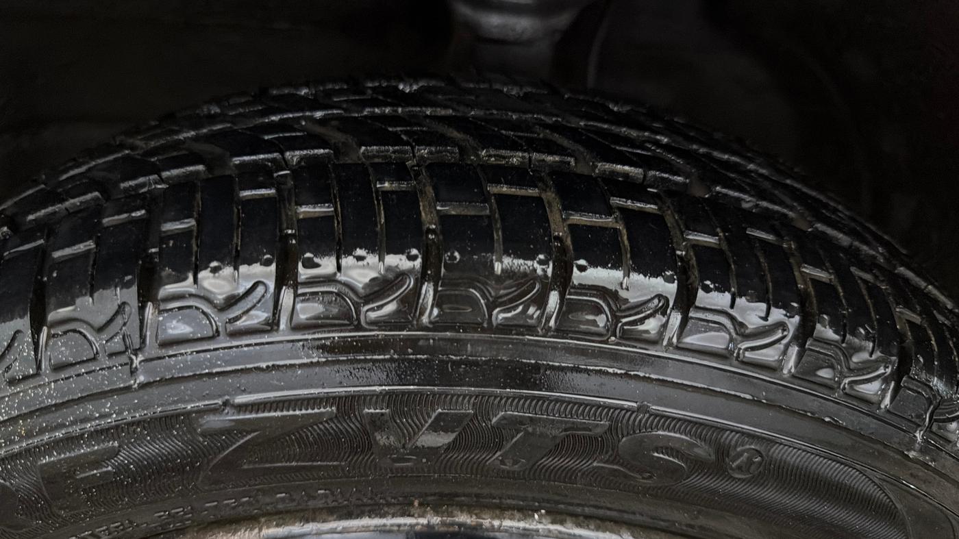 2014 Maruti Wagon R 1.0 VXI, Petrol, Manual, 26,237 km, Left Front Tyre Tread