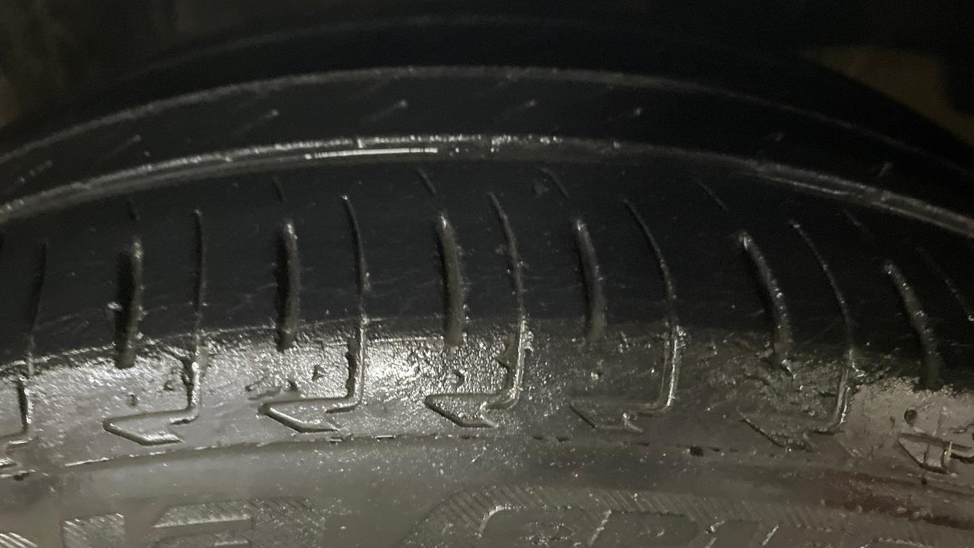 2021 Honda City 1.5L I-VTEC VX CVT, Petrol, Automatic, 1,03,513 km, Right Front Tyre Tread