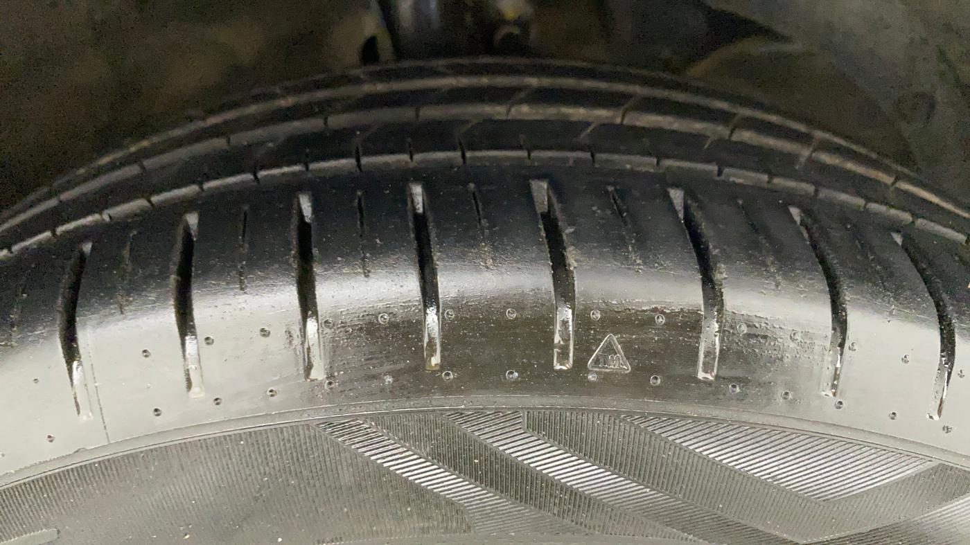 2015 Maruti Baleno ALPHA PETROL 1.2, Petrol, Manual, 14,347 km, Right Front Tyre Tread