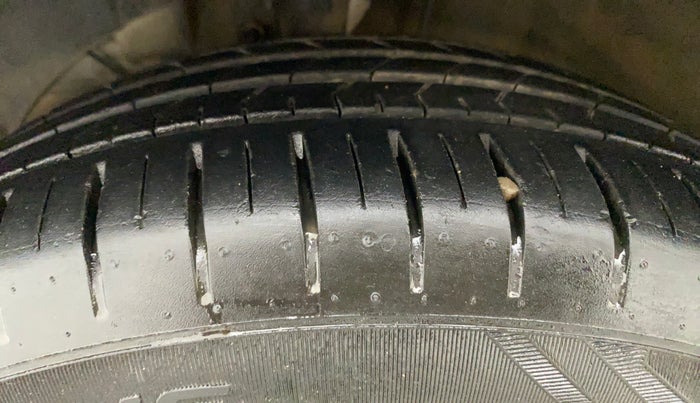 2015 Maruti Baleno ALPHA PETROL 1.2, Petrol, Manual, 14,347 km, Left Front Tyre Tread