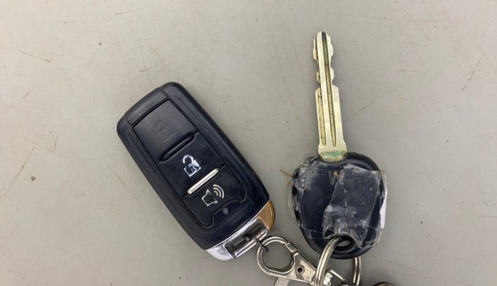 2014 Hyundai Eon ERA +, Petrol, Manual, 47,036 km, Key Close Up