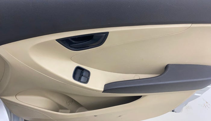 2014 Hyundai Eon ERA +, Petrol, Manual, 47,036 km, Driver Side Door Panels Control