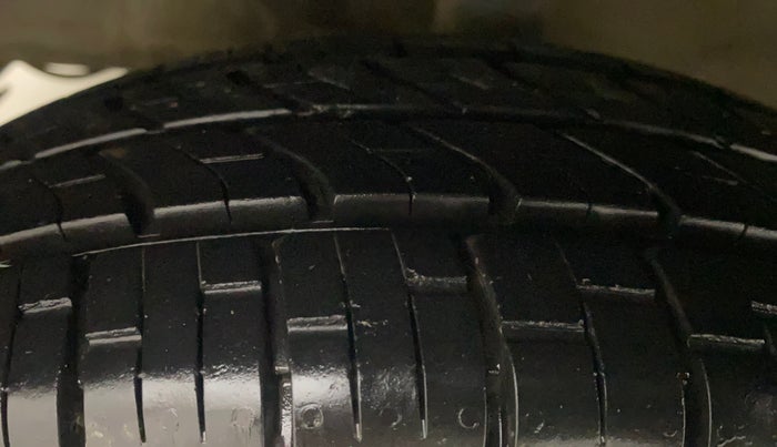 2014 Hyundai Eon ERA +, Petrol, Manual, 47,036 km, Left Front Tyre Tread