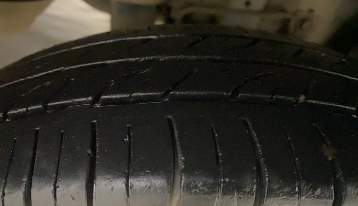 2014 Hyundai Eon ERA +, Petrol, Manual, 47,036 km, Left Rear Tyre Tread