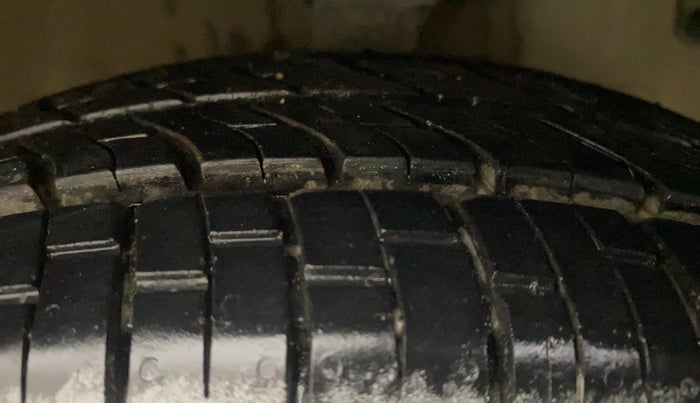 2014 Hyundai Eon ERA +, Petrol, Manual, 47,036 km, Right Front Tyre Tread