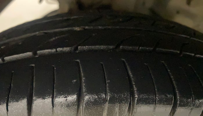 2014 Hyundai Eon ERA +, Petrol, Manual, 47,036 km, Right Rear Tyre Tread