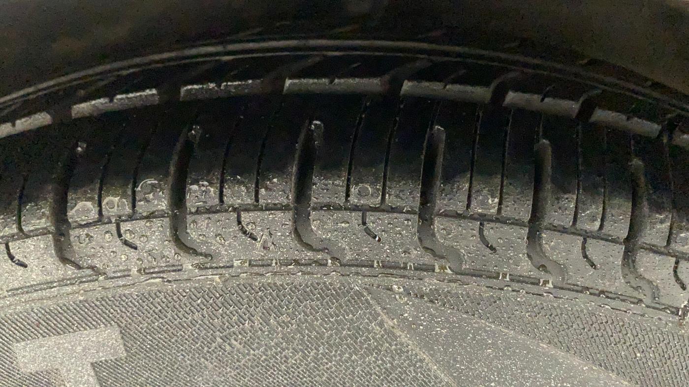 2010 Hyundai i10 SPORTZ 1.2, Petrol, Manual, 74,002 km, Right Front Tyre Tread