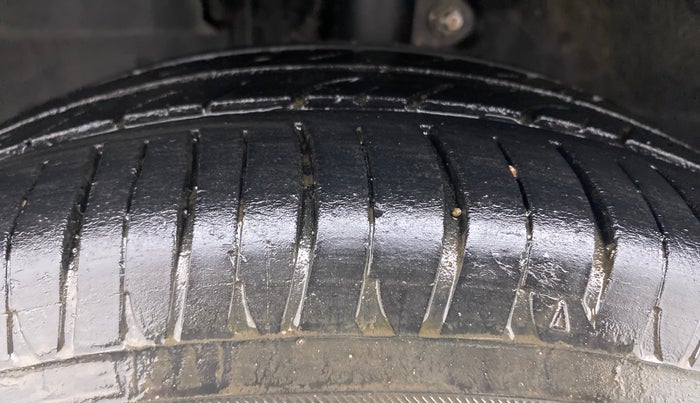 2017 Mahindra Kuv100 K4+ 6 STR, Petrol, Manual, 78,249 km, Left Front Tyre Tread