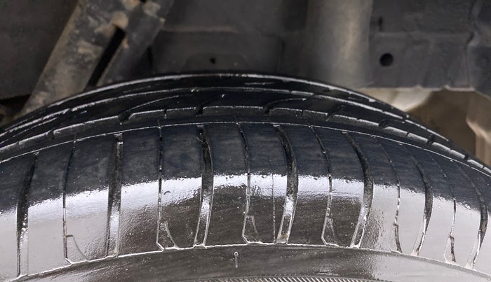 2017 Mahindra Kuv100 K4+ 6 STR, Petrol, Manual, 78,249 km, Left Rear Tyre Tread