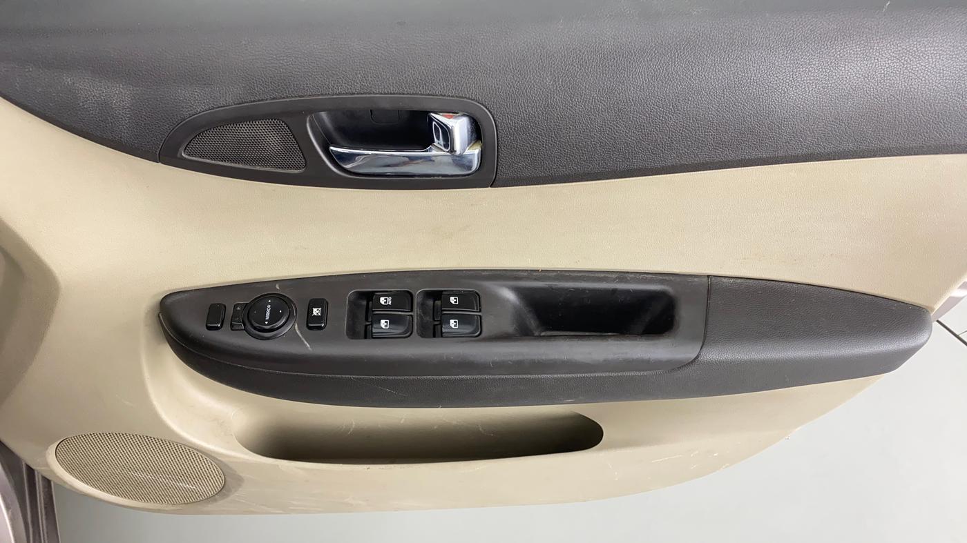 2014 Hyundai i20 MAGNA O 1.2, Petrol, Manual, 53,483 km, Driver Side Door Panels Control