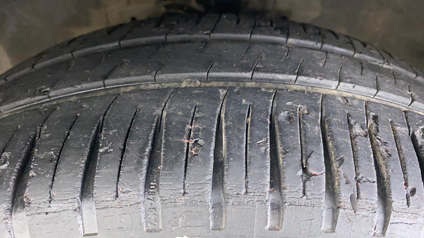 2014 Hyundai i20 MAGNA O 1.2, Petrol, Manual, 53,483 km, Left Front Tyre Tread