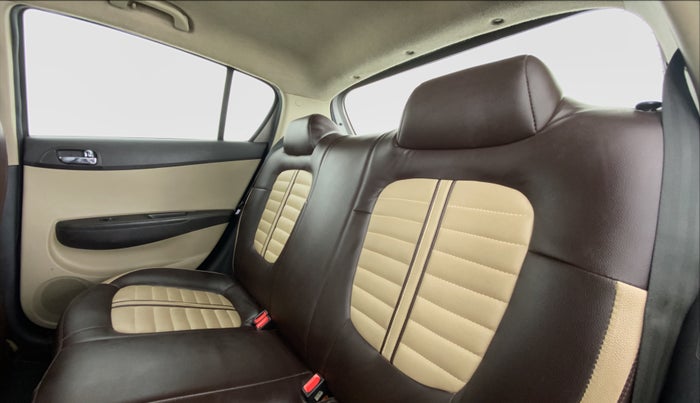 2014 Hyundai i20 MAGNA O 1.2, Petrol, Manual, 53,483 km, Right Side Rear Door Cabin