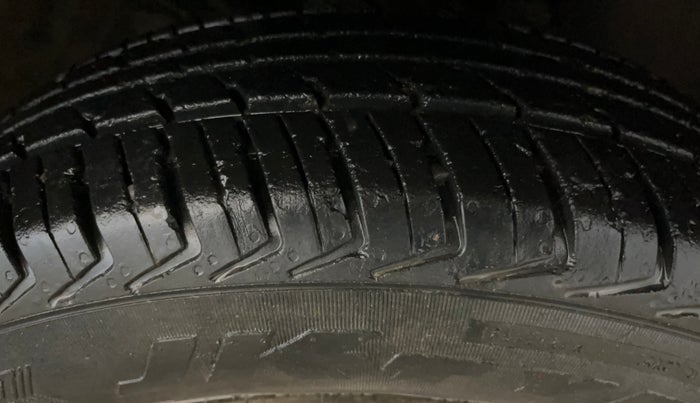 2017 Renault Kwid RXL 1.0 AMT, Petrol, Automatic, 65,316 km, Right Front Tyre Tread