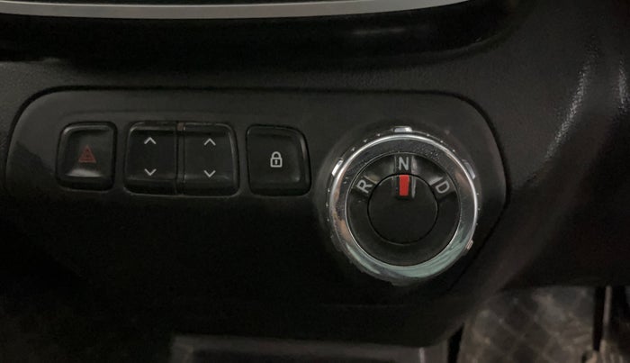 2017 Renault Kwid RXL 1.0 AMT, Petrol, Automatic, 65,316 km, Gear Lever
