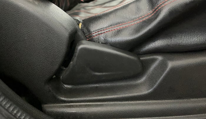 2017 Renault Kwid RXL 1.0 AMT, Petrol, Automatic, 65,316 km, Driver Side Adjustment Panel