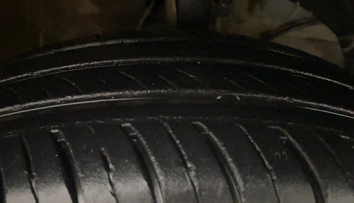 2023 Maruti Swift VXI, Petrol, Manual, 22,563 km, Right Front Tyre Tread