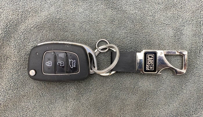 2019 Hyundai VENUE S 1.0 TURBO DCT, Petrol, Automatic, 52,508 km, Key Close Up