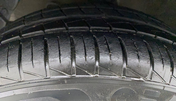 2014 Hyundai Xcent S 1.2, Petrol, Manual, 40,968 km, Left Front Tyre Tread
