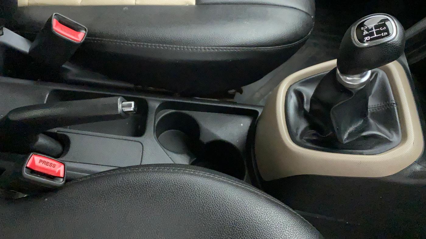 2014 Hyundai Xcent S 1.2, Petrol, Manual, 40,968 km, Gear Lever